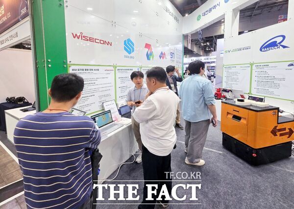 대전테크노파크가 17일부터 19일까지 일산 킨텍스에서 열리는 ‘2025 대한민국 안전산업박람회’에서 대전 기업들의 혁신 기술과 차세대 안전 솔루션을 선보인다. 사진은 대전테크노파크가 마련한 대전기업 공동홍보관 /대전테크노파크