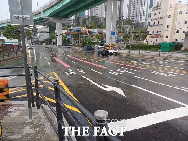 용인시는 최근 기흥구 보정동 보쉬앞사거리 교통 체계 개선 공사를 마무리했다. 사진은 지난 8월 교통 체계를 개선한 경희대삼거리 현장 모습. /용인시