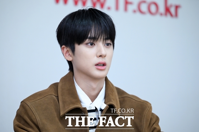 배우 김민규가 11일 오후 서울 마포구 상암동 <더팩트> 사옥에서 인터뷰를 하고 있다. /서예원 기자