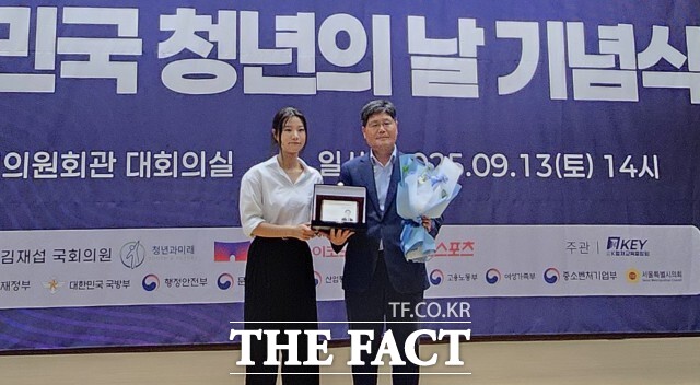 고창군이 청년친화적 사회 환경 조성에 기여한 공로를 인정받아 제8회 청년친화헌정대상 종합대상을 수상했다. /고창군