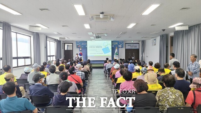 함평군이 하반기 일자리사업 참여자들을 대상으로 안전보건교육을 실시하고 있다./함평군