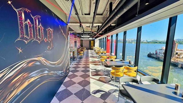 BBQ가 한강버스 주요 선착장 5곳에 매장 오픈을 마쳤다. /제너시스BBQ 그룹