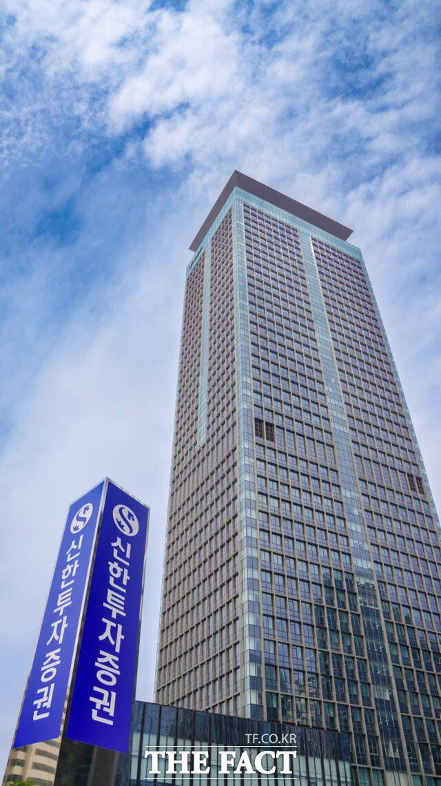 신한투자증권이 카카오인베스트먼트와 함께 글로벌 인슈어테크 기업 볼트테크(Bolttech)의 시리즈 C 투자 라운드에 참여한다. /신한투자증권