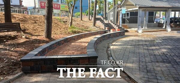 엄사 족욕장 황토볼 체험장 전경./계룡시