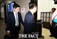  김병기 원내대표 참고인 조사 위해 국회 찾은 ‘내란 특검’ [TF사진관]