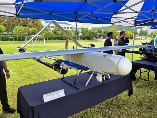 경찰청은 18일 오후 대전 한국원자력연구원에서 민·관·군 관계자들이 참석한 가운데 불법드론 침투 상황을 가정한 시연회를 개최했다고 밝혔다. /경찰청