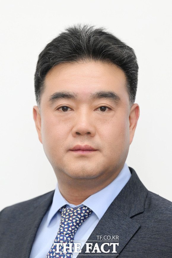 한국사진기자협회 47대 협회장에 당선된 이호재 서울경제신문 부장. 이 회장은 현직 한국사진기자협회장으로 협회장 3연임에 성공했다.