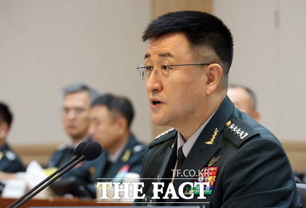 17일 충남 계룡대에서 열린 국회 국방위원회의 육군본부에 대한 국정감사에서 박안수 육군참모총장이 의원 질의에 답변하고 있다./뉴시스