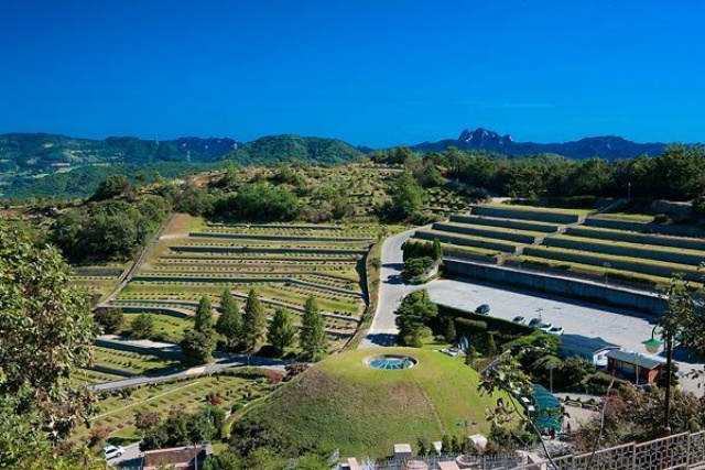 서울시설공단은 공단은 추석 연휴 동안 서울시립승화원과 용미리·벽제리 묘지 등 14개 시립장사시설에 약 900여 명의 인력과 경찰을 투입해 특별근무를 실시한다. 사진은 용미 1묘지 전경 /서울시