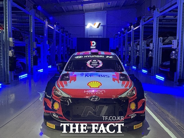 18일 경기 의왕시 N 아카이브에서 열린 N 출범 10주년 기념식에서 2019년 WRC 제조사 종합 우승에 기여한 현대차 i20 WRC 랠리카가 전시돼 있다. /의왕=황지향 기자
