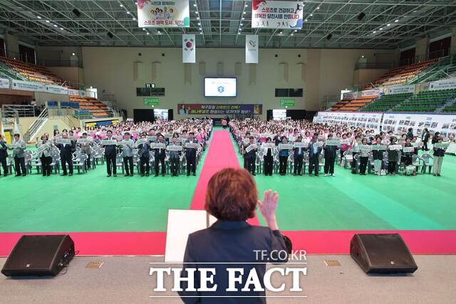 한국생활개선당진시연합회는 18일 당진실내체육관에서 30주년 기념행사를 개최했다. /당진시