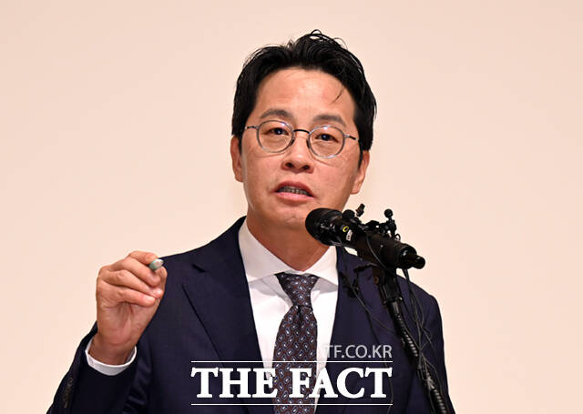 조좌진 롯데카드 대표이사가 18일 오후 서울 중구 부영태평빌딩에서 사이버 침해 사고에 대한 사과 및 고객 보호 조치 등과 관련해 입장을 밝히고 있다.