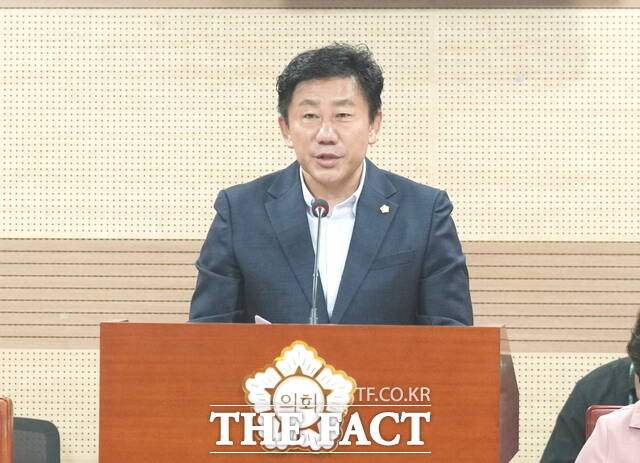 윤원준 아산시의회 의원이 유해야생동물 피해예방 조례안에 대해 설명하고 있다. /아산시의회