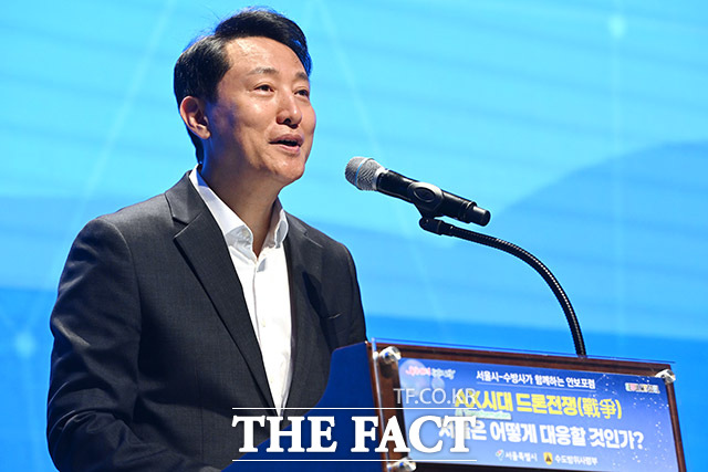 오세훈 서울시장이 지난 17일 오후 서울 중구 서울시청에서 열린 제5차 서울시 안보포럼에서 환영사를 하고 있다./남용희 기자