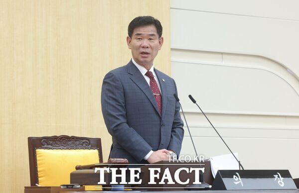 대전 동구의회가 18일 제2차 본회의를 통해 총 11건의 안건을 심의·의결하고 제288회 임시회 일정을 마무리했다. 강정규 부의장이 폐회 인사말을 하고 있다./대전 동구의회