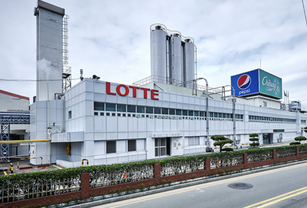 롯데칠성음료가 경기 용인시에 신규 물류(수송) 거점센터를 구축하기 위해 1200억원을 투자한다. /롯데칠성음료