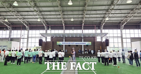 대전유성신협이 18일 유성구 전민동 전천후 게이트볼 전용구장에서 7개 팀 200여 명의 회원들이 참여한 가운데 제13회 대전유성신협 이사장기 게이트볼 대회를 열었다./대전유성신협