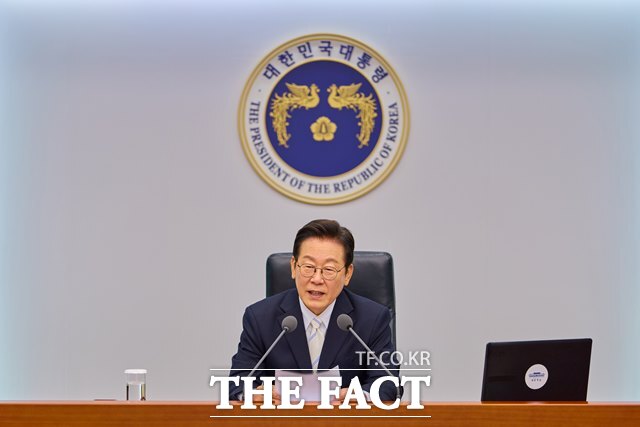 이재명 대통령은 18일 청년문제 해결 없이는 대한민국의 미래도 없다며 실효성 있는 청년 정책을 주문했다. 이 대통령이 11일 오후 용산 대통령실에서 주재한 제10차 수석보좌관회의에서 발언하고 있다. /대통령실