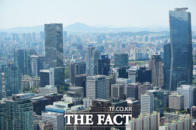 국내 증권사들이 외국인 투자자를 겨냥한 국내주식 통합계좌(옴니버스 계좌) 시장 선점 경쟁에 속도를 내고 있다./ 더팩트DB