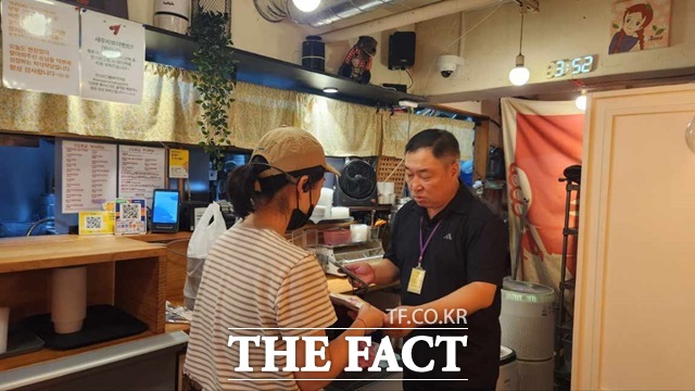 서울 동대문구(구청장 이필형)는 다중이용시설, 소규모 일반음식점 등을 대상으로 종합적인 먹거리 안전·위생 점검을 실시한다./동대문구