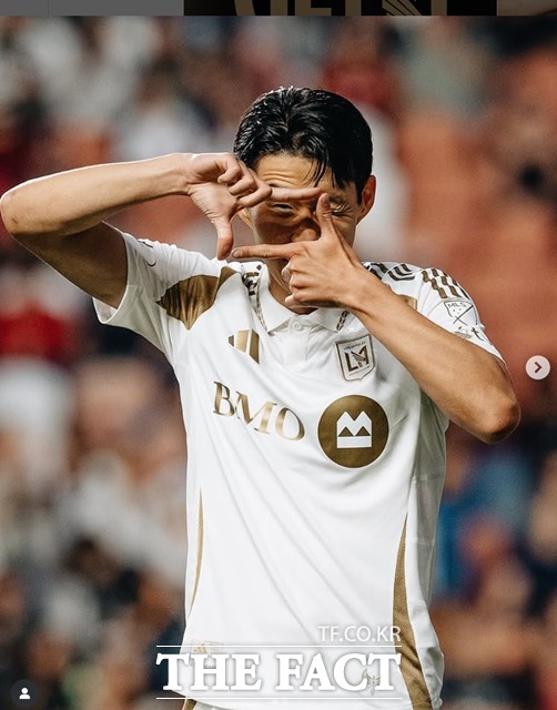 절정의 골감각을 보이고 있는 손흥민의 찰칵 세리머니./LAFC