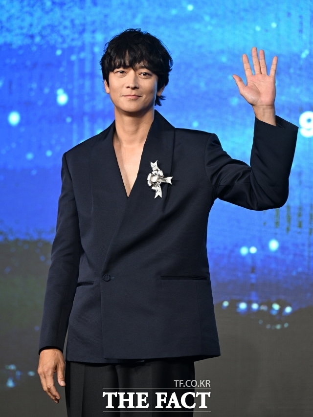 서울 용산경찰서는 19일 배우 강동원 씨와 가수 씨엘(본명 이채린)을 대중문화예술산업발전법 위반 혐의로 조사 중이다./ 더팩트DB