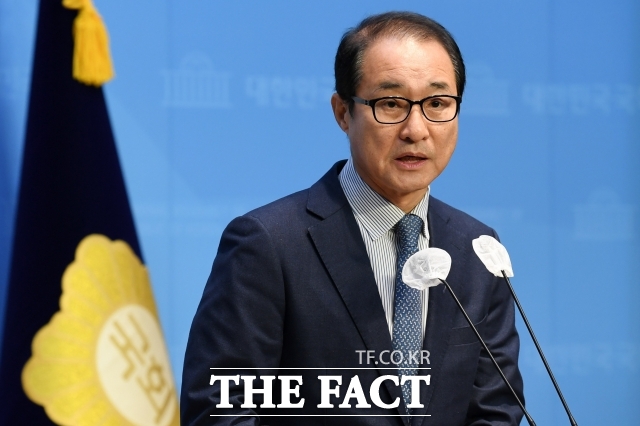 이른바 더불어민주당 돈봉투 수수 의혹으로 1심에서 징역형 집행유예를 선고받았던 이성만 전 의원이 2심에서는 무죄를 선고받았다. /남용희 기자