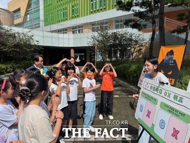 광주 동구가 아동학대 예방 캠페인을 전개하고 있다./광주 동구