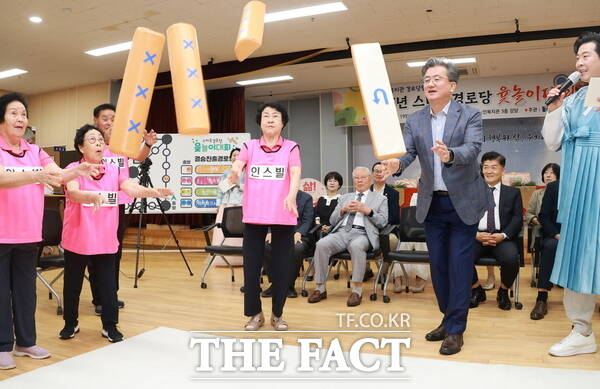 19일 유성구노인복지관에서 개최된 2025년 제4회 스마트경로당 온라인 윷놀이 대회 모습./대전 유성구