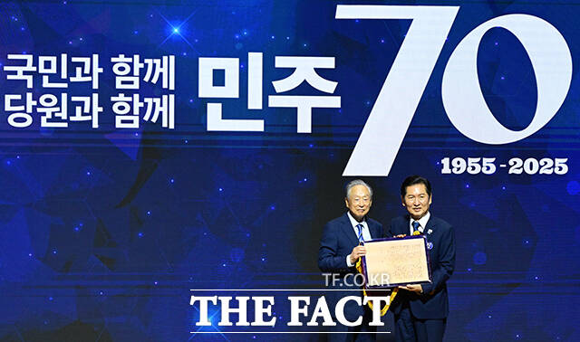 창당 70주년 민주당에 기증된 고 김대중 대통령의 입당 성명서.