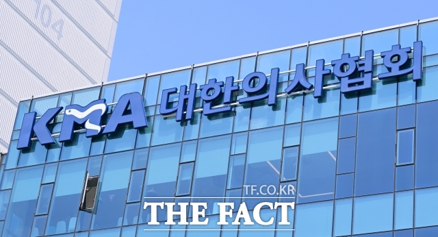 대한의사협회는 18일 정례브리핑에서 필수의료 특별법에 대해 반대 의견을 밝혔다./이새롬 기