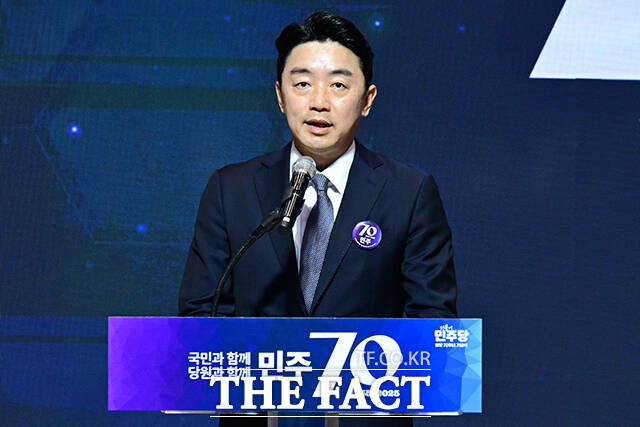 이재명 대통령 축사 대독하는 강훈식 비서실장.