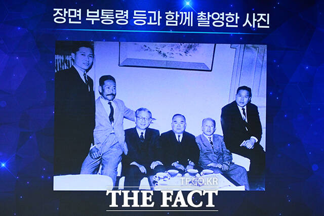 고 김대중 대통령과 장면 부통령이 함께 찍은 사진.