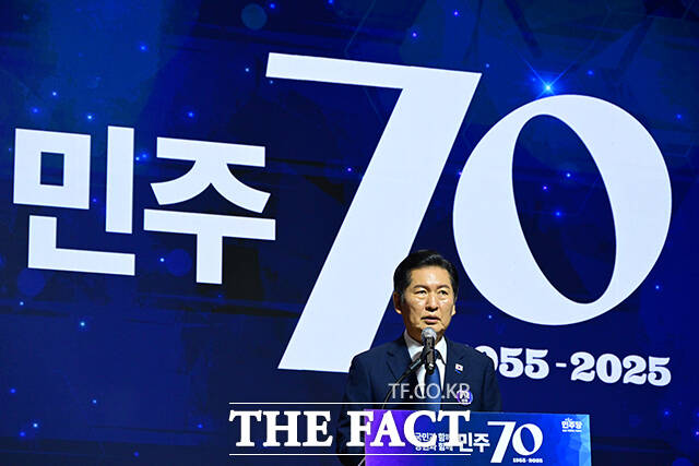 정청래 더불어민주당 대표가 19일 오전 서울 여의도 국회 의원회관에서 열린 창당 70주년 기념식 국민과 함께, 당원과 함께 민주 70에 참석해 인사말을 하고 있다. /국회=남윤호 기자