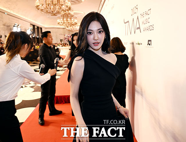 퇴장하는 닝닝.