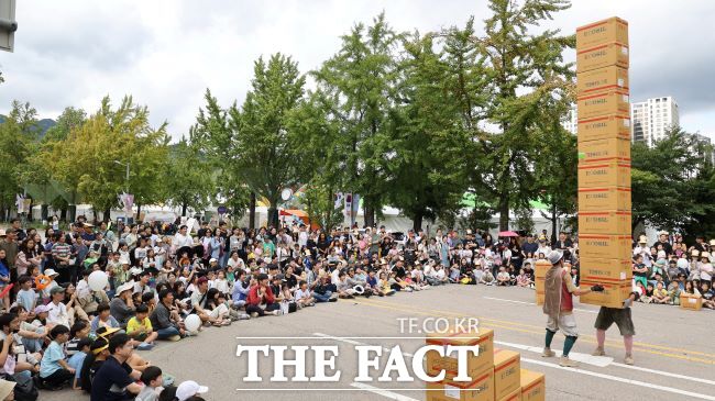 프로젝트 기사들 공연 모습./과천시