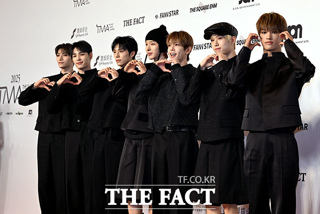 그룹 넥스지(NEXZ)의 유우와 하루, 소 건, 토모야, 유키, 휴이, 세이타(왼쪽부터)가 포즈를 취하고 있다. /배정한 기자