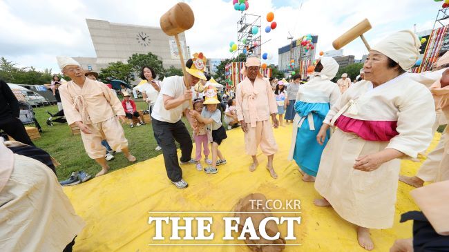 과천사기막골 옹기종기 가족놀이마당 체험 모습./과천시