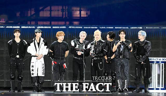 스트레이 키즈는 2025 더팩트 뮤직 어워즈에서 올해의 아티스트와 레코드 오브 더 이어, TMA 인기상, 아너 오브 더 이어를 거머쥐었다. /마카오=서예원 기자
