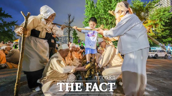 과천 나무꾼 놀이 진행 모습./과천시