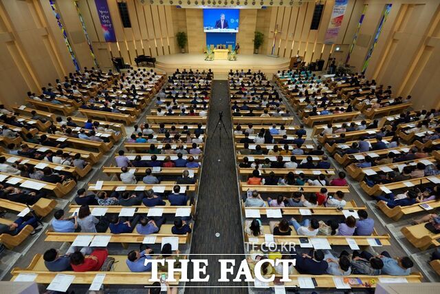 전북 전주시 덕진구 송천동2가 에코시티 내 위치한 전주 새소망교회 대예배실. /전주 새소망교회