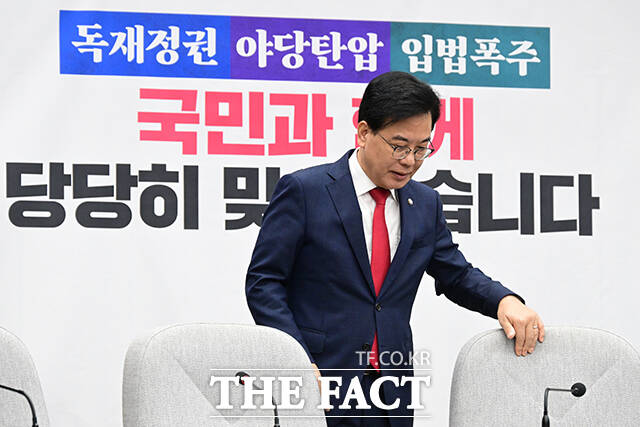 대구 장외 집회를 시작으로 더불어민주당에 대항하는 총력전에 돌입한 국민의힘이 반드시 무도한 세력의 준동을 막아내고 다시 위대한 대한민국을 재건하겠다고 밝혔다. 사진은 송언석 국민의힘 원내대표. /더팩트 DB