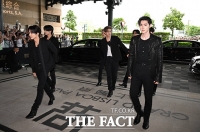  [2025 TMA] 엔하이픈, 블랙 의상 맞춰 입고 TMA 등장