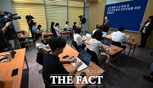 정민영 특검보가 8월 12일 오전 서울 서초구 순직해병 특검팀 사무실에서 정례 브리핑을 하고 있다. /서예원 기자