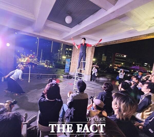 현대마임연구소 제스튀스, 대전ART마임조직위, 창작컴퍼니 미메시스협동조합이 주최한 제17회 대전ART마임페스티벌이 최근 막을 내렸다. 사진은 공연 모습./현대마임연구소 제스튀스