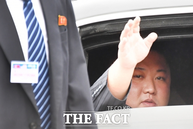 김정은 북한 국무위원장은 22일 미국이 비핵화를 고집하지 않는다면 북미 대화도 가능하다며 도널드 트럼프 대통령과 좋은 추억을 가지고 있다고 밝혔다. 한국과는 통일할 생각이 없다고 못 박았다. 적대적 두 국가론의 불가역성도 재차 언급했다. /더팩트DB