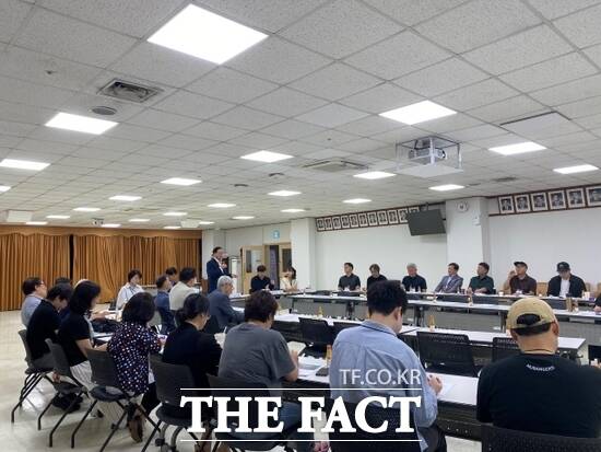 경기 양주시가 지난 18일 시청 대회의실에서 진행한 양주시 문화관광재단 설립을 위한 간담회에서 강수현 경기 양주시장이 인사말을 하고 있다./양주시