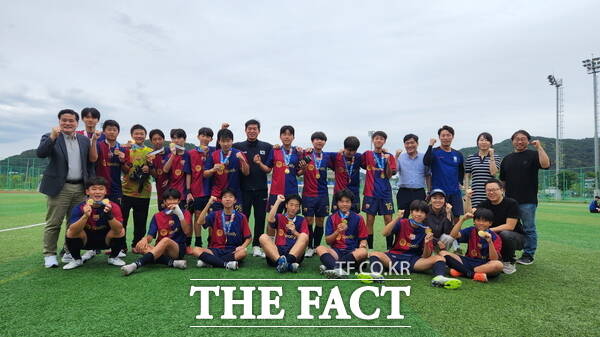 대전동산중학교가 지난 19일 제21회 대전광역시교육감배 학교스포츠클럽 축구대회 남중부 결승전에서 우승을 차지했다./대전사회혁신센터