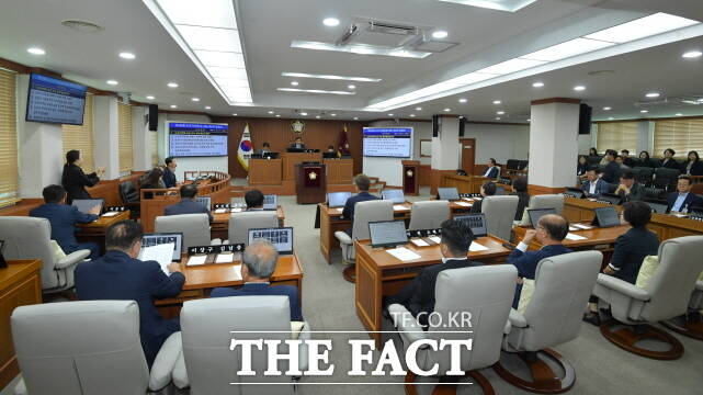 논산시의회가 22일 제266회 임시회 제2차 본회의를 열고 있다. /논산시의회