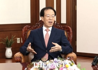  우원식 국회의장과 환담 나누는 이석연 국민통합위원장 [포토]